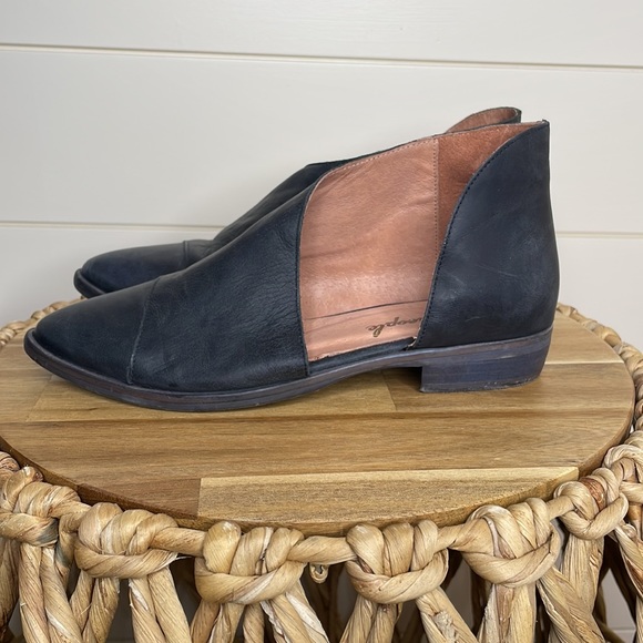 Free People Royale Booties Cut Out Loafer Black Leather Size 36 - Picture 4 of 9